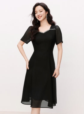 珂家商场同款2025夏季新款女装气质方领钉珠短袖连衣裙KF12116W0