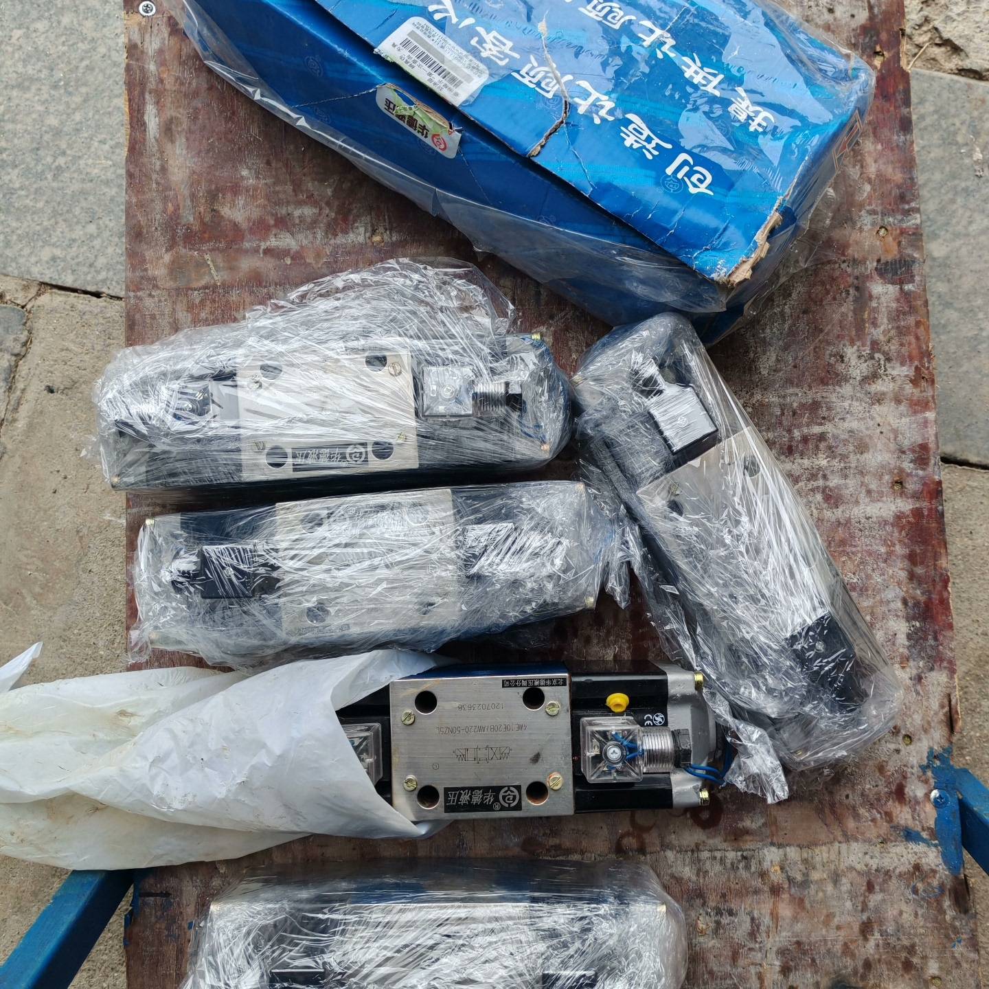 询价购-全新华德电磁阀4WE10E20B/AW220-50NZ5L,