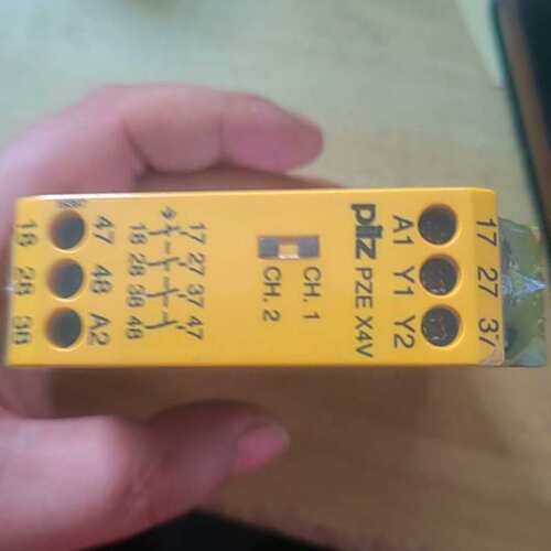 议价~PILZ皮尔兹安全继电器PZE X4V，型号774581，德~可维修