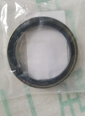 适用华泰特拉卡右前半轴油封过桥轴轴承油封右前半轴油封全新配件