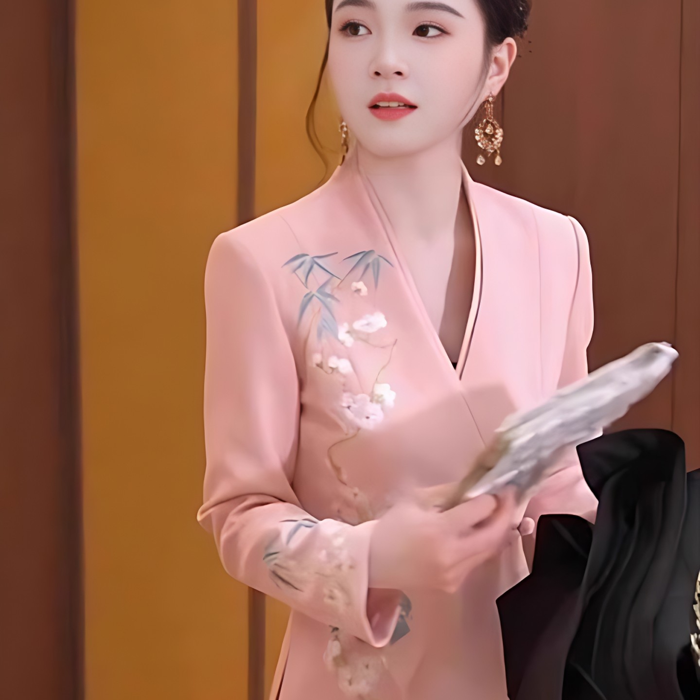 新中式国风刺绣职业西装套装