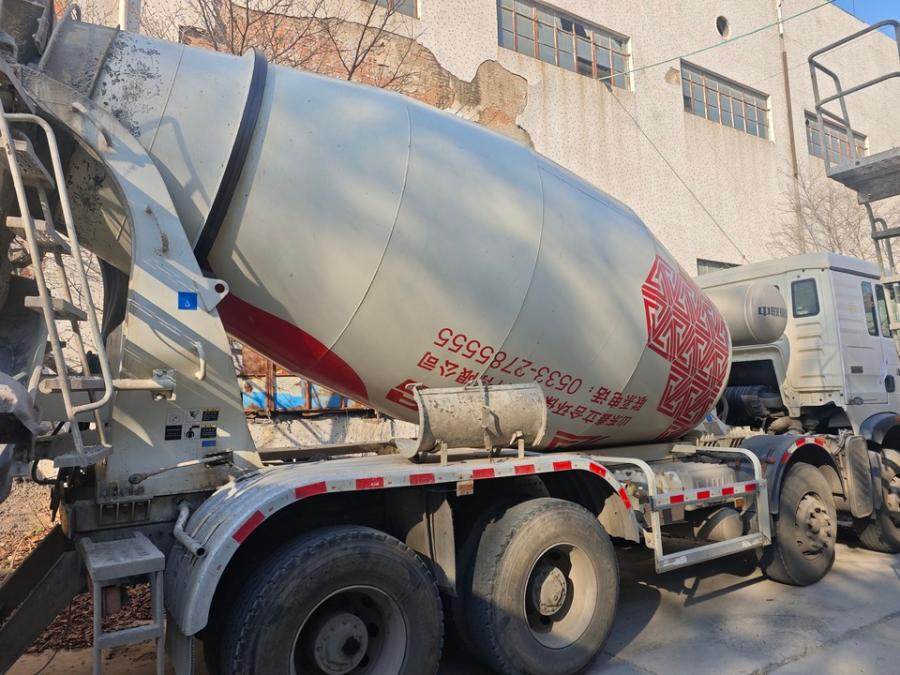 1月28日淄博车牌号为鲁CQ1181的中联牌重型特殊结构货车一辆网络拍卖公告