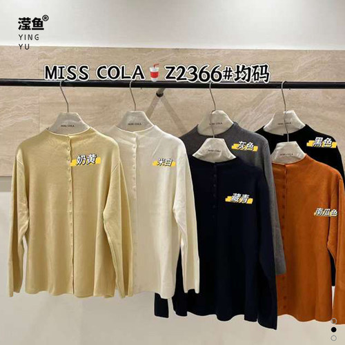 可乐Z2366大码极简风针织衫