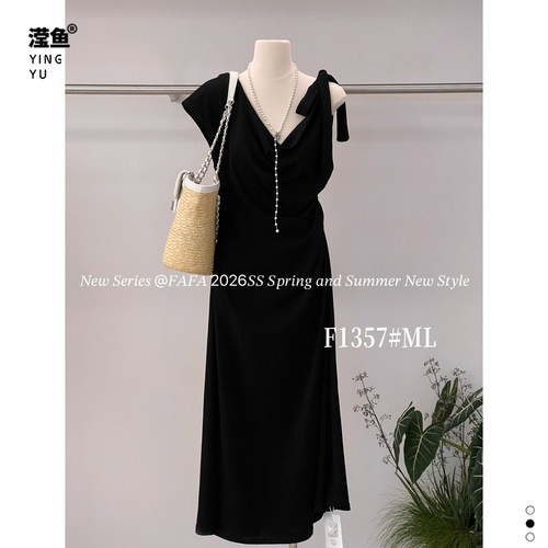 FAFAF1357大码黑色V领连衣裙