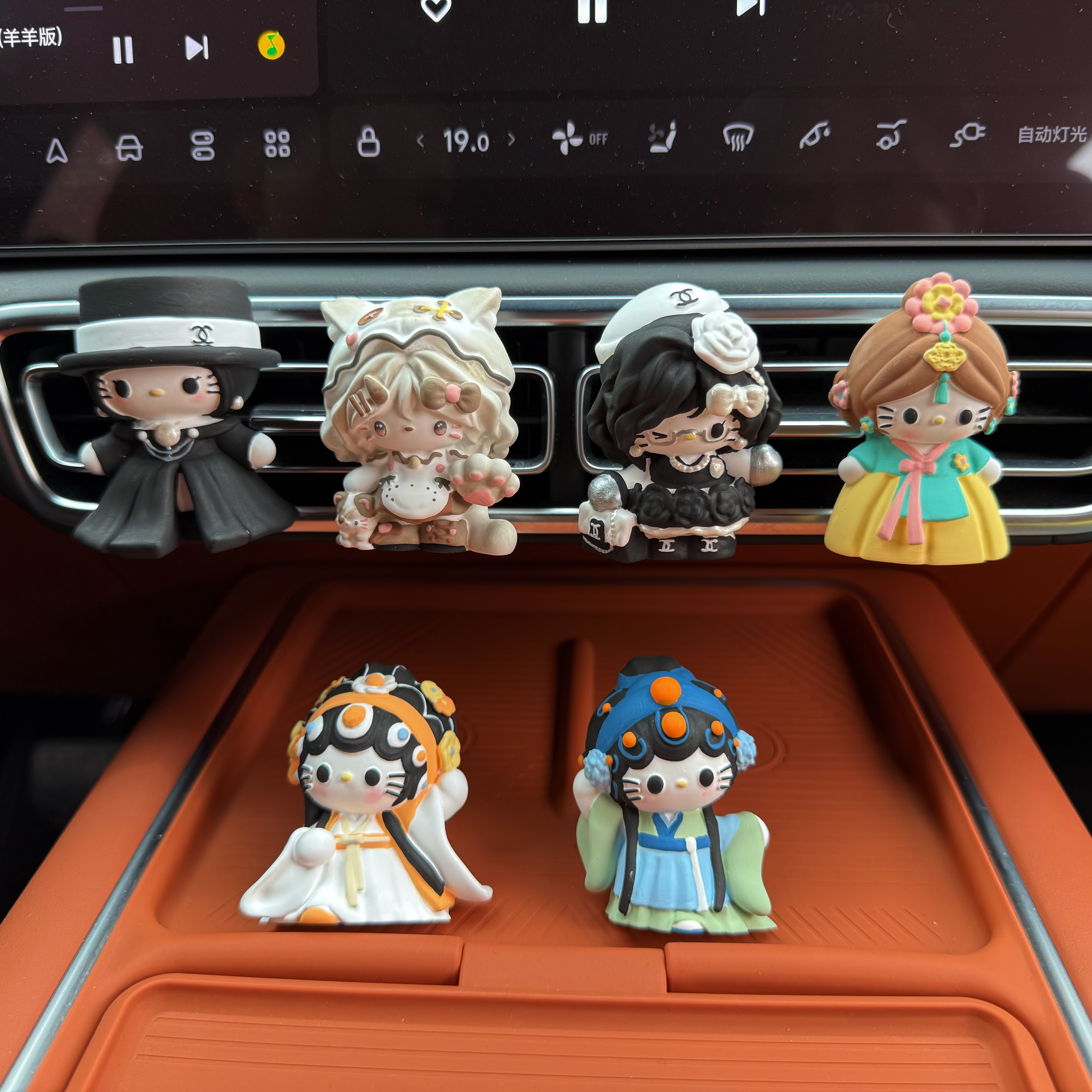 KT猫卡通可爱汽车香薰摆件车内装饰香氛车载香薰香氛车载出风口