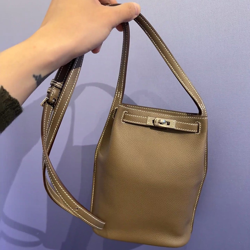 ins网红博主同款简约百搭水桶包单肩斜挎包包皮带扣女包小2026新