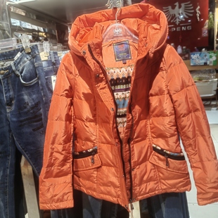 威鹏新款通勤桔红色反季女装轻羽绒服短款显瘦外套茄克  338407