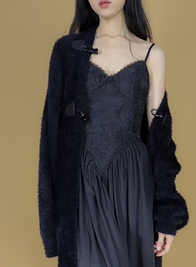 【NON没边】法式v领复古浮雕花纹黑色吊带连衣裙收腰显瘦高腰裙女