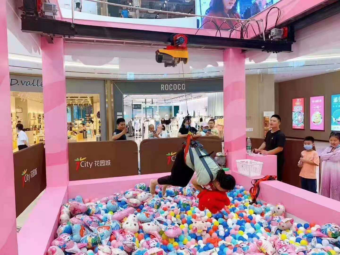 网红新款真人抓娃娃机租赁游乐设备年会嘉年华游戏道具出租