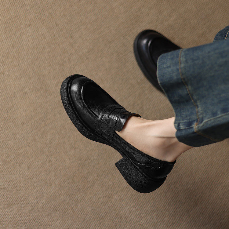 粗跟橡胶胶粘工艺头层猪皮单鞋深口单鞋