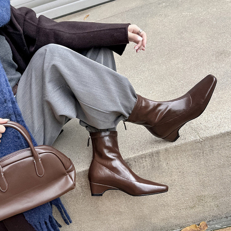 方头粗跟TPR(牛筋）胶粘工艺冬季时装靴