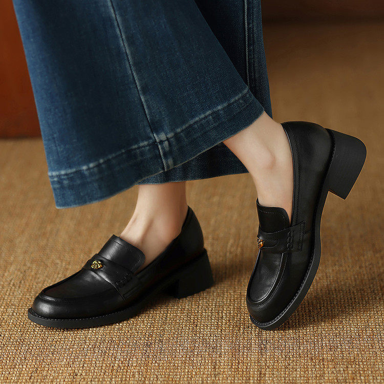 圆头粗跟橡胶胶粘工艺头层猪皮深口单鞋,女鞋,深口单鞋,淘宝优惠券,粉丝福利购,淘宝优惠卷