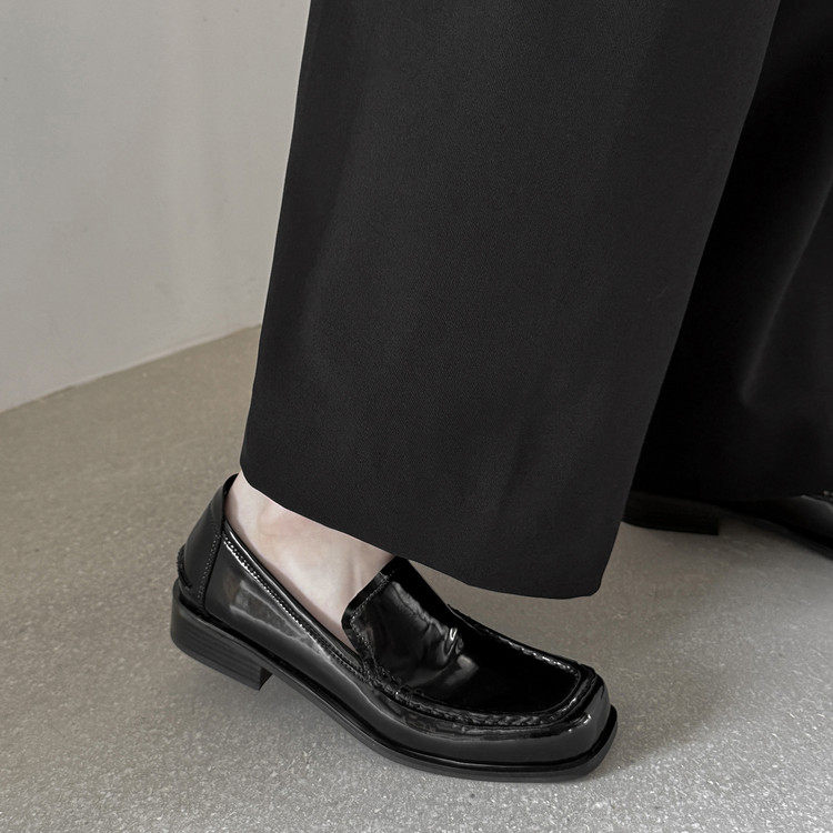 方头方跟橡胶胶粘工艺头层猪皮深口单鞋