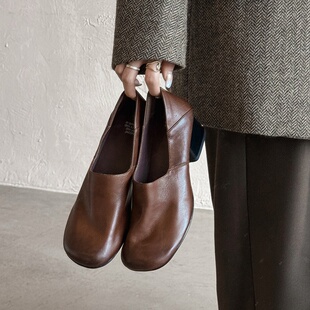 胶粘工艺头层猪皮深口单鞋 圆头粗跟TPR 牛筋