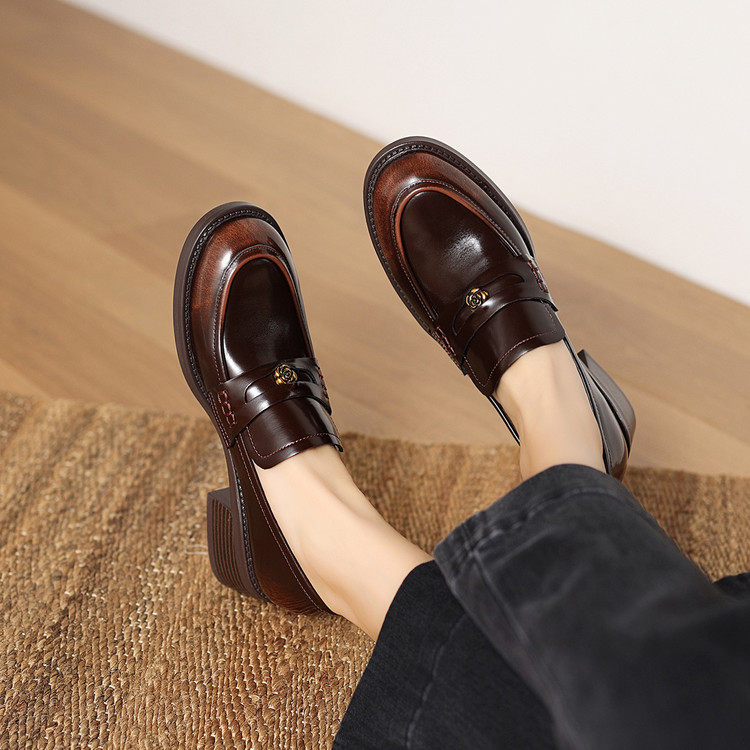 圆头粗跟橡胶胶粘工艺头层猪皮深口单鞋,女鞋,深口单鞋,淘宝优惠券,粉丝福利购,淘宝优惠卷