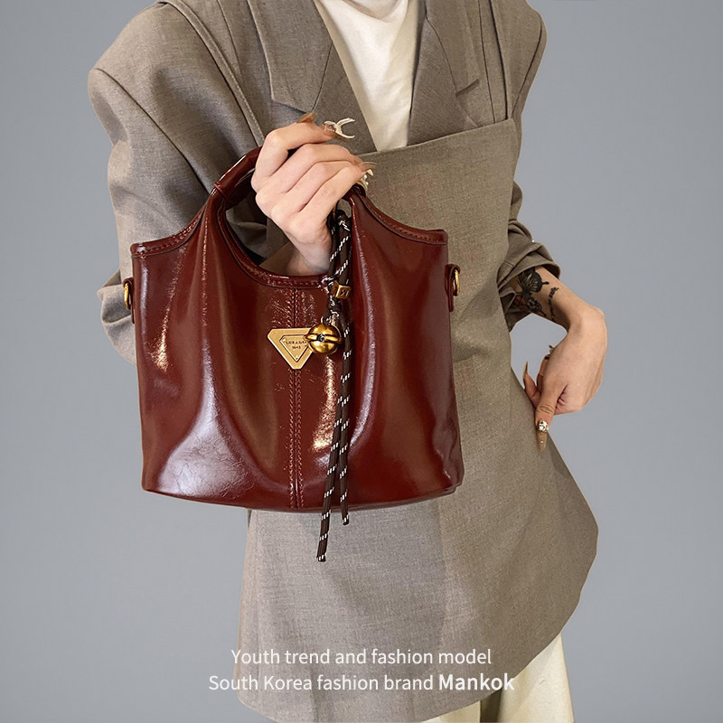 Mankok红色婚包油蜡皮手提水桶包包女小众高级质感斜挎新娘伴娘包,箱包皮具/热销女包/男包,通用款女包,淘宝优惠券,粉丝福利购,淘宝优惠卷