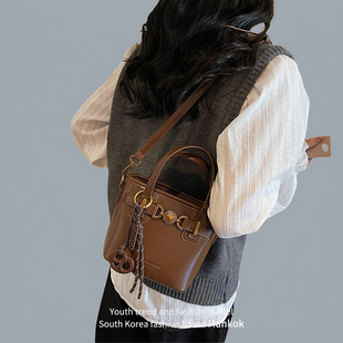 Mankok高级感手提包包女2026春时尚新款单肩水桶包小众通勤斜挎包