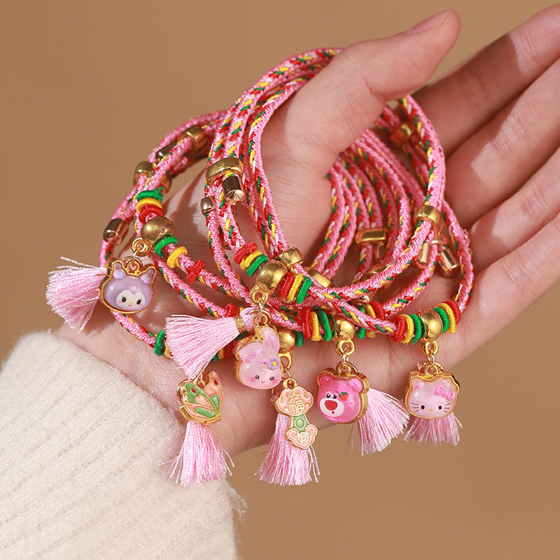 端午节手工编织五彩绳成