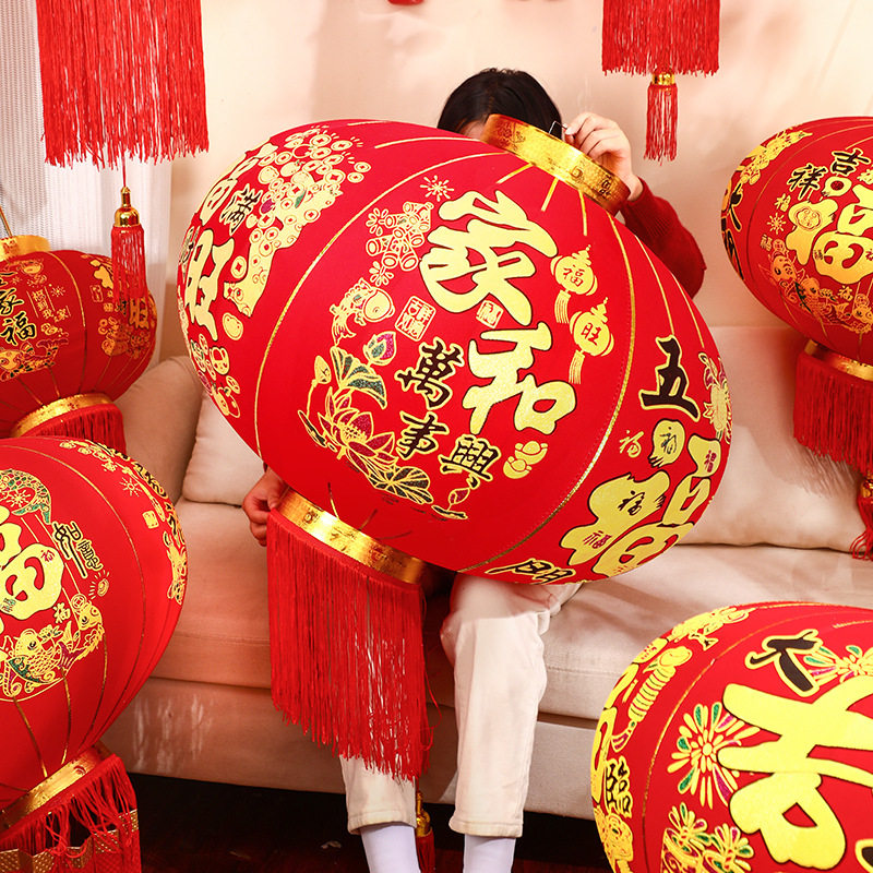 新年2026大红植绒灯笼中