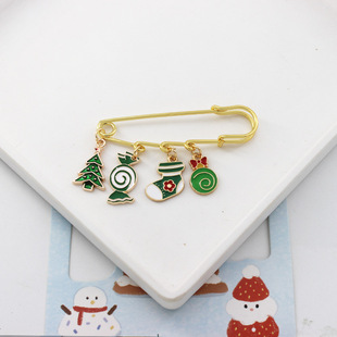 圣诞节跨境胸针糖果可爱麋鹿袜子雪人雪花拐杖糖别针大衣包包徽章