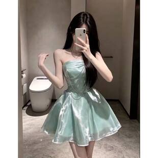 果绿色连衣裙轻奢小众主持人演出服简约高级感绝美抹胸短款晚礼服