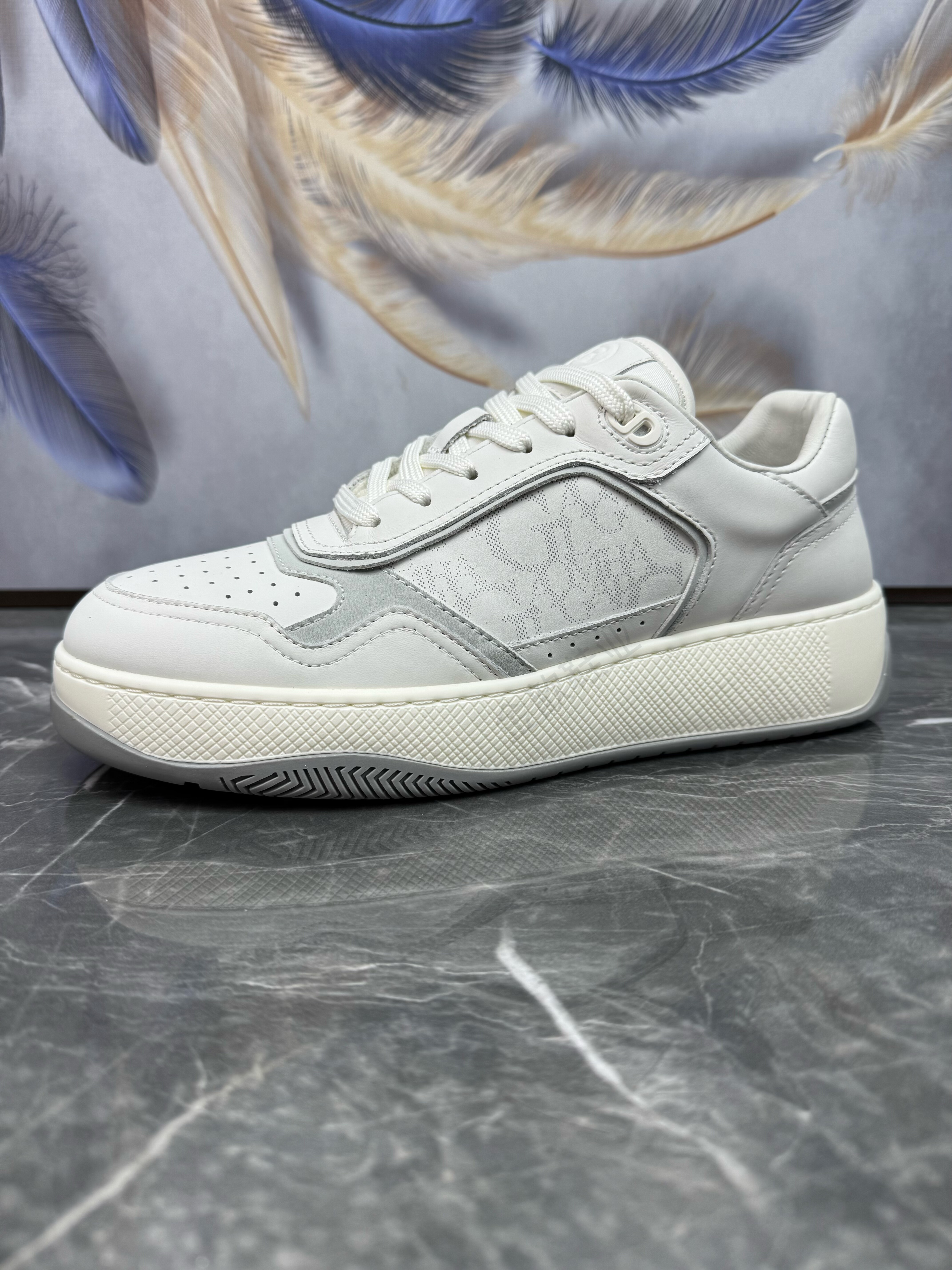 广州头层牛皮软底运动休闲板鞋潮