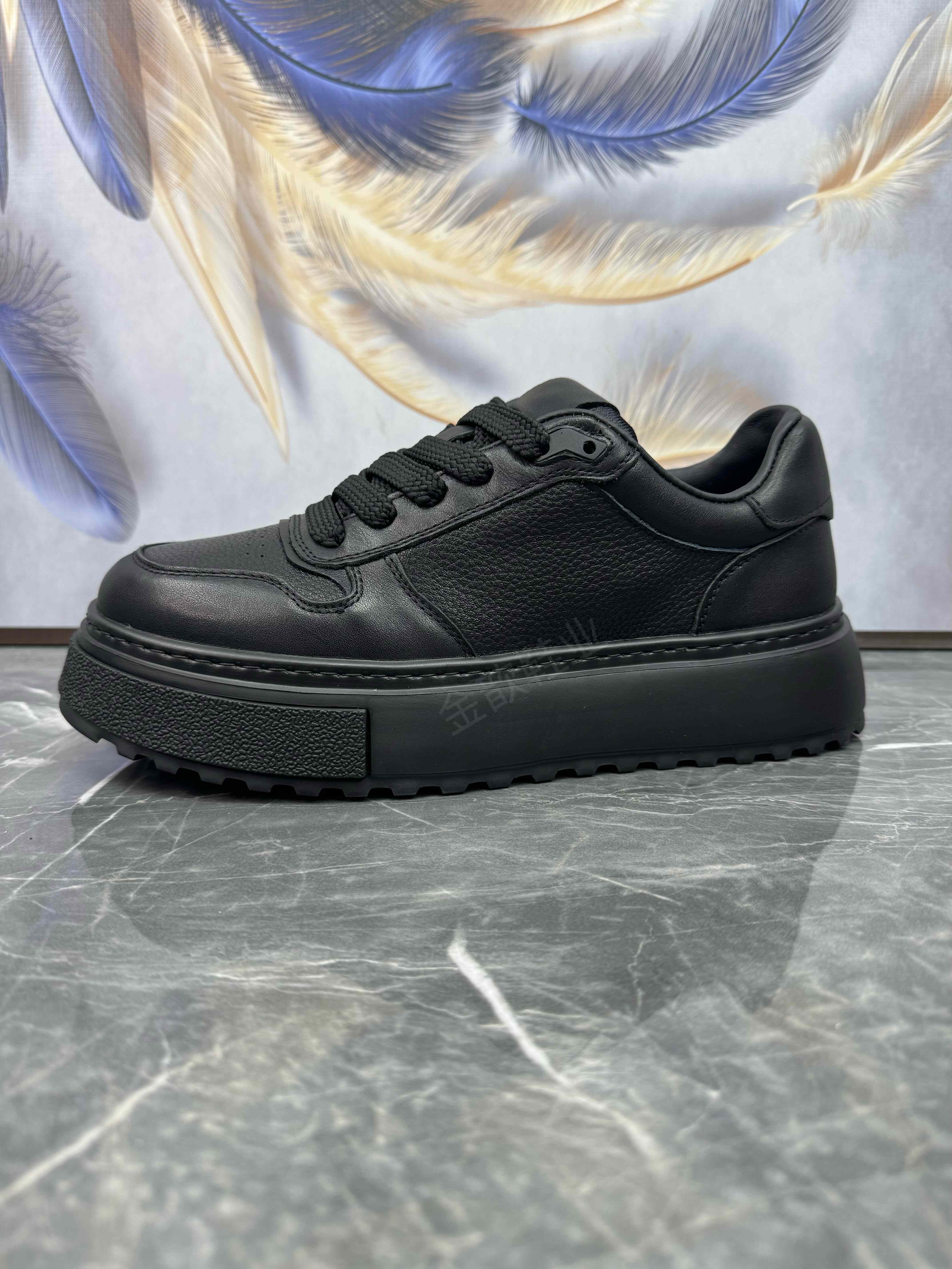 头层牛皮轻便软厚底透气休闲板鞋