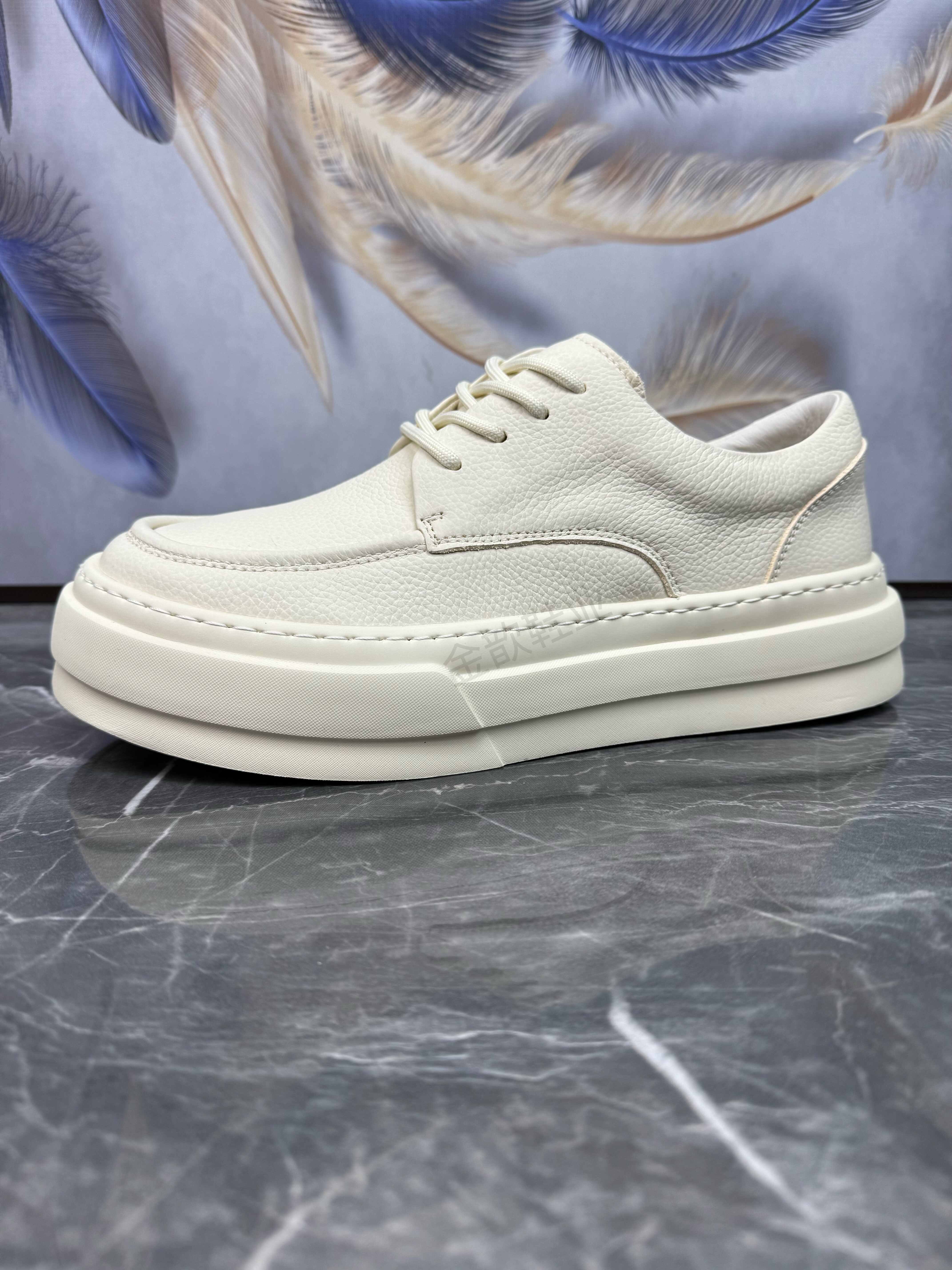 男鞋2026春季新款头层牛皮轻便软底简约百搭真皮透气小白休闲板鞋