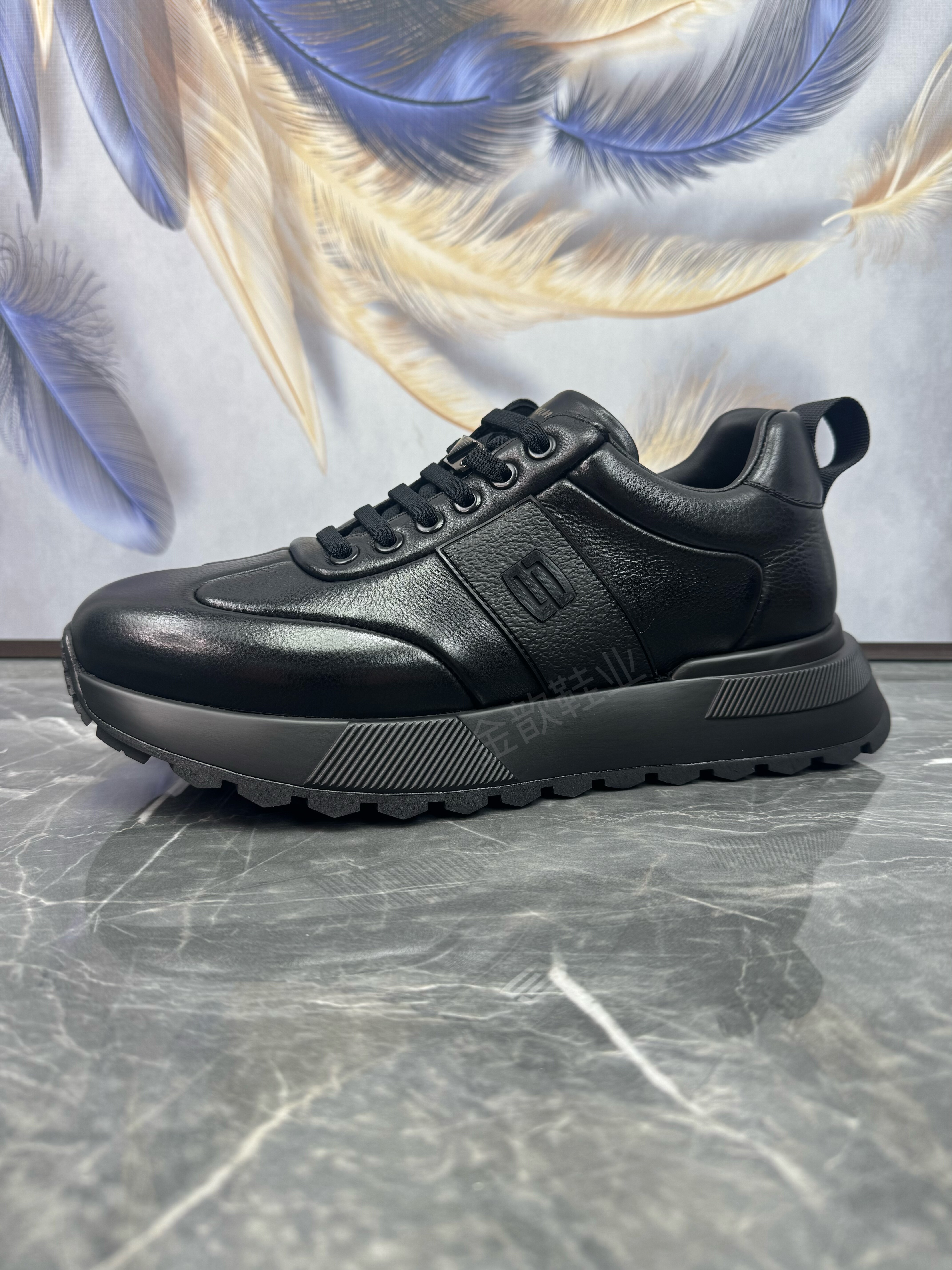 广州头层牛皮软底轻奢运动休闲鞋