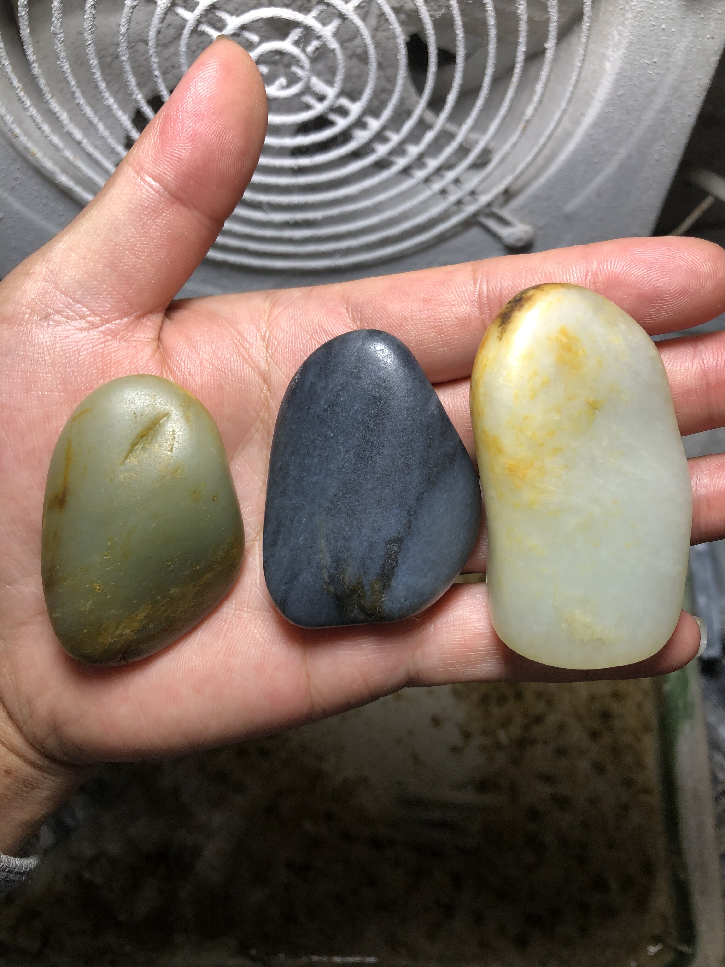 新疆玉龙喀什河籽料原石 真皮原籽无修无二上 吊坠挂件手把件玩料