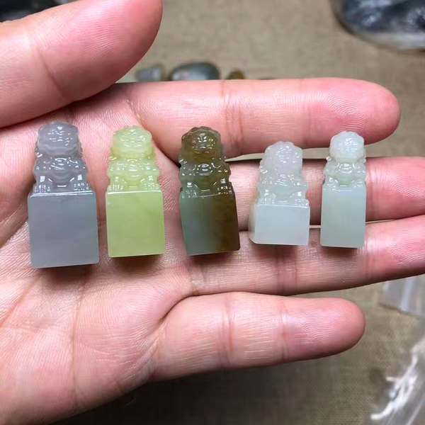 新疆和田玉 且末糖白料白玉黄口料 青花籽料狮子小印章 可做吊坠