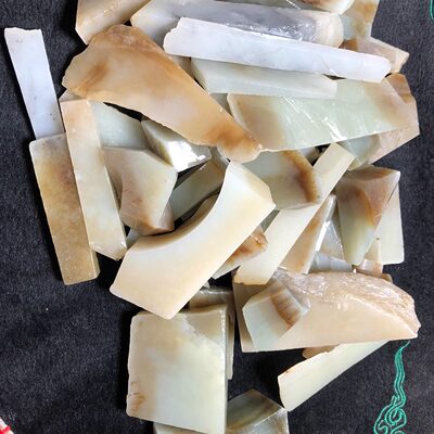天然新疆和田玉边角牌子料且末糖白玉新手学习练手雕刻挂件毛料