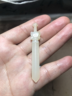 和田玉养剑葫芦，玉剑玉口沿，定制款，图片仅供参考款式