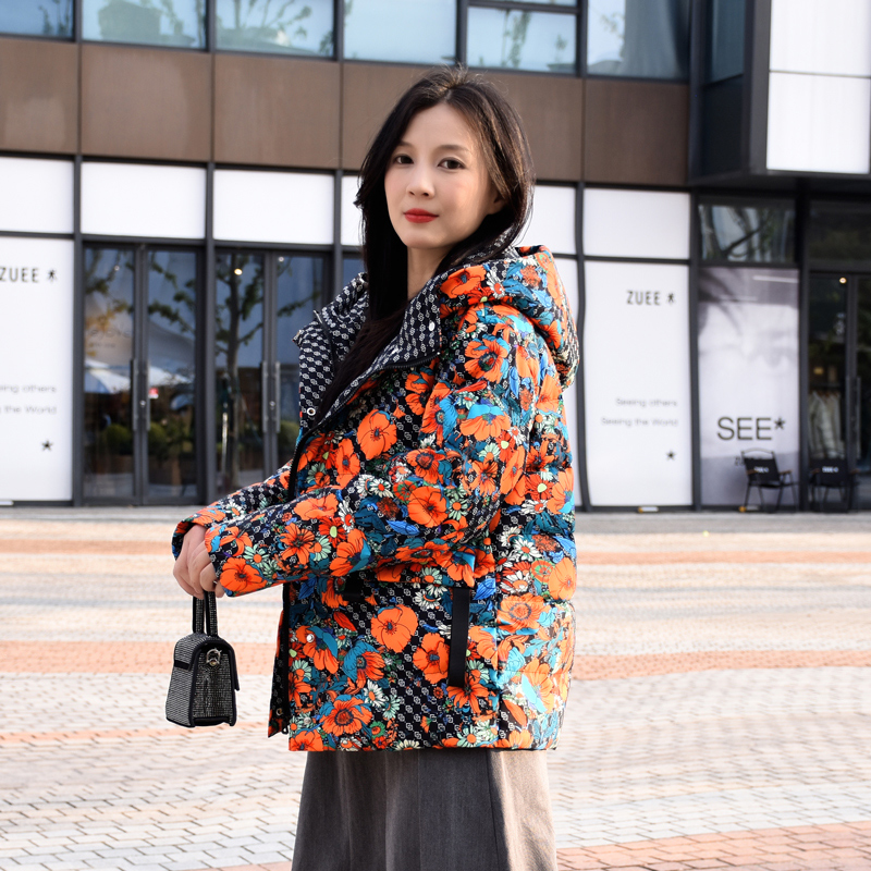 印花连帽短款显瘦小个子羽绒服女