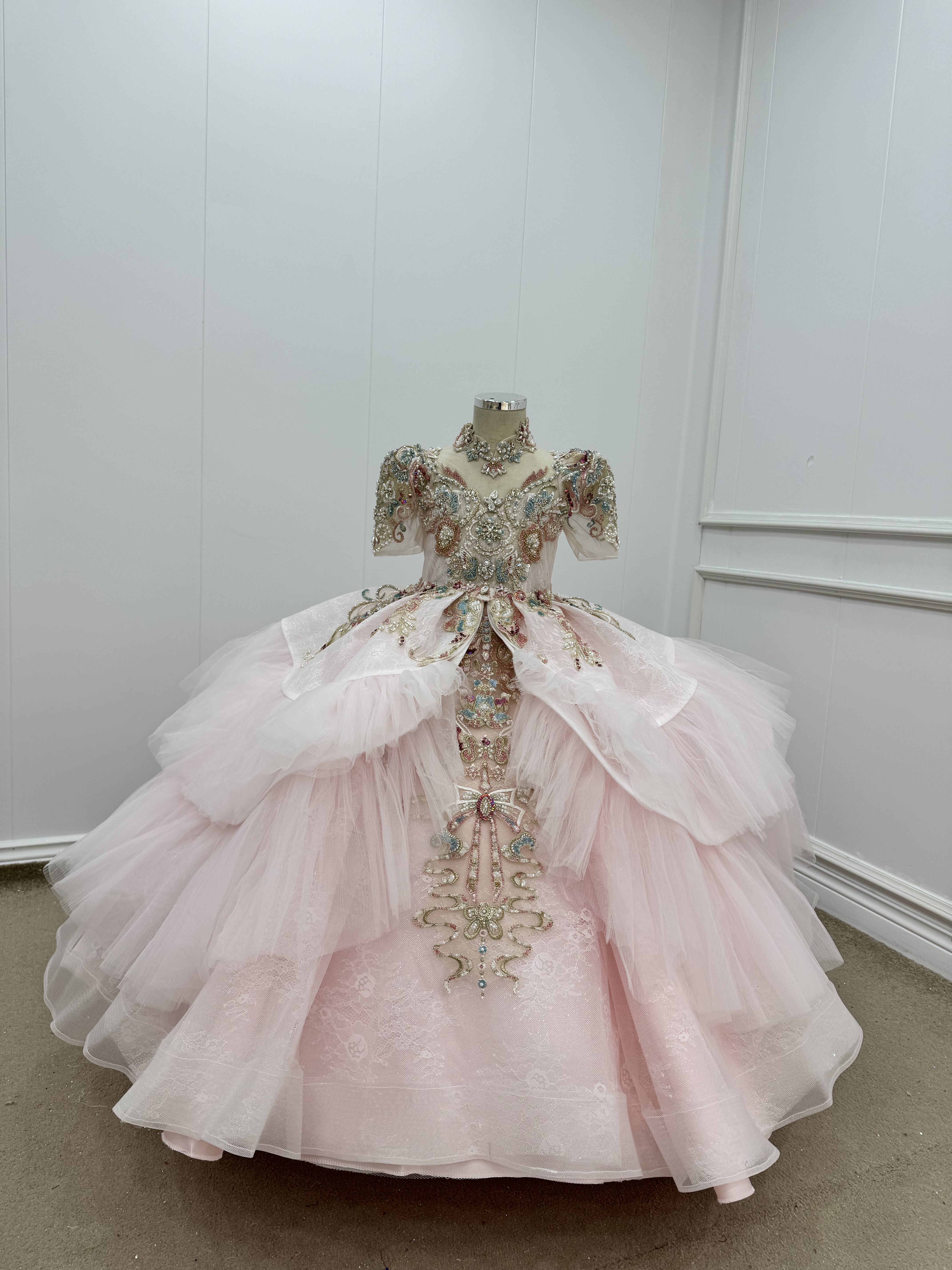 出租高端粉色拖尾女童礼服新中式生日走秀唱歌主持钢琴演出服稀缺