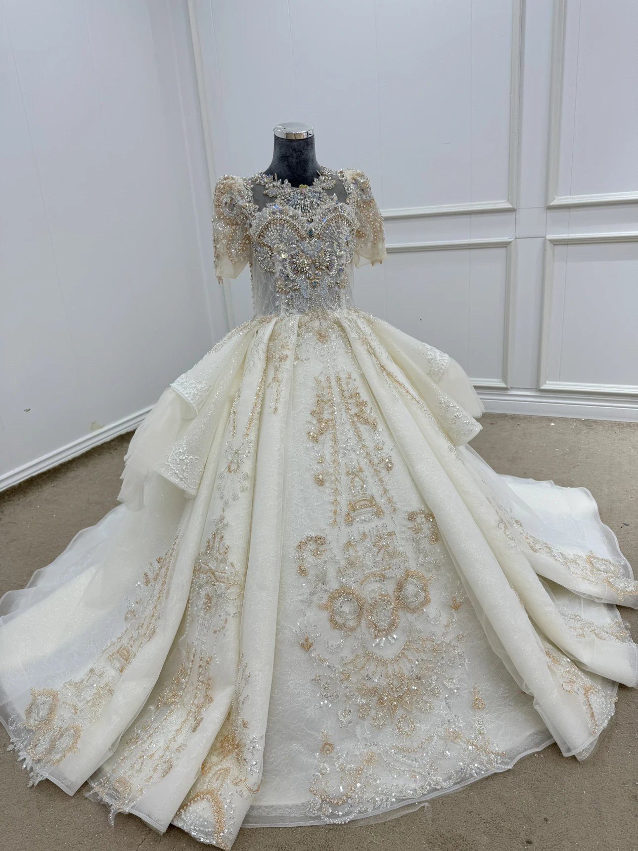 出租高端米白色奢华拖尾儿童礼服模特走秀唱歌主持钢琴十岁生日