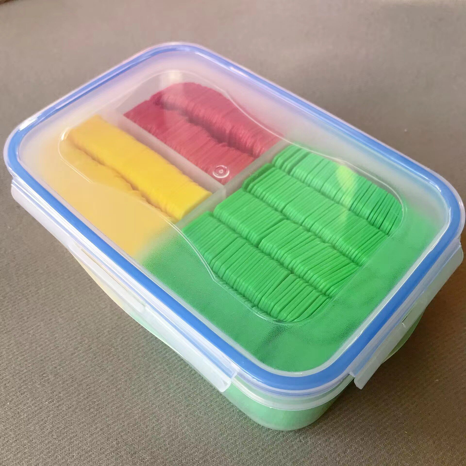 幼儿园晨检卡四色加厚晨检牌