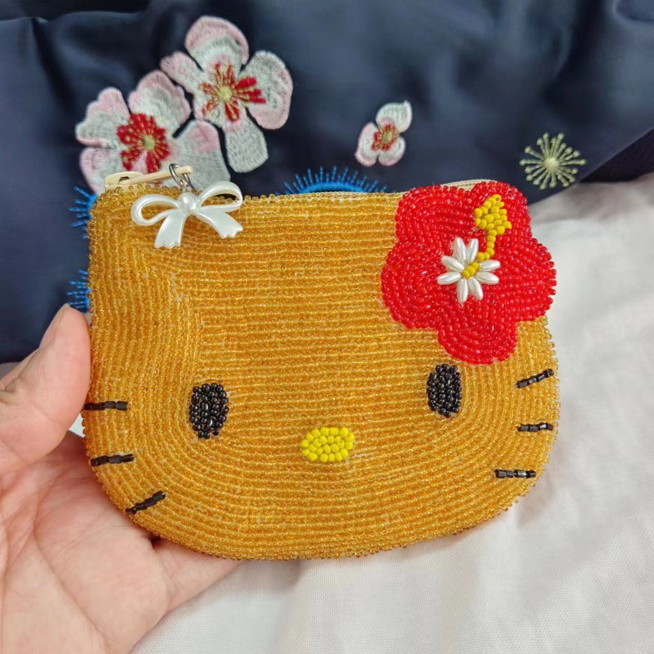中古HelloKitty黑皮零钱包手工双面珠绣卡包钥匙包耳机收纳包斜挎