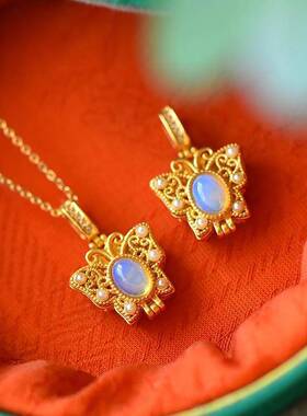 小蝴蝶镀925银花丝香囊高透玻璃体夜光石吊坠可打开嘎乌盒项链女