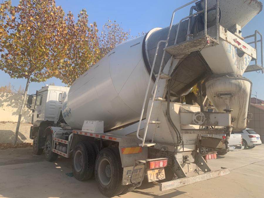 2月2日潍坊某公司名下的：鲁VZ1235工程车辆，为混凝土罐车（不含车牌）网络拍卖公告