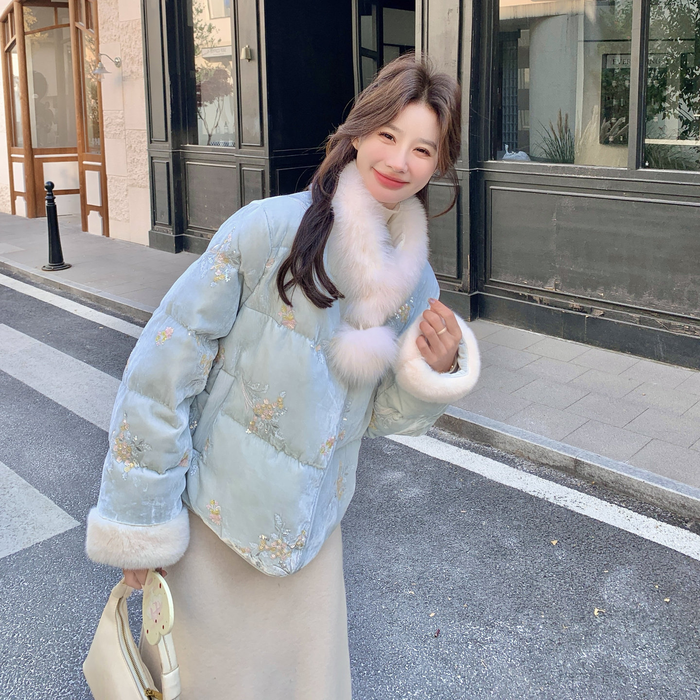 备货中25年50绒风丝绒亮片刺绣羽绒服2C289-25116-P310-K449,女装羽绒服,2C289