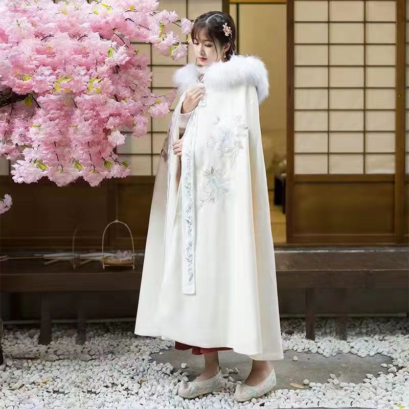 白色毛呢斗篷汉服女冬季长款毛领加绒加棉加厚披风古装女古风披肩
