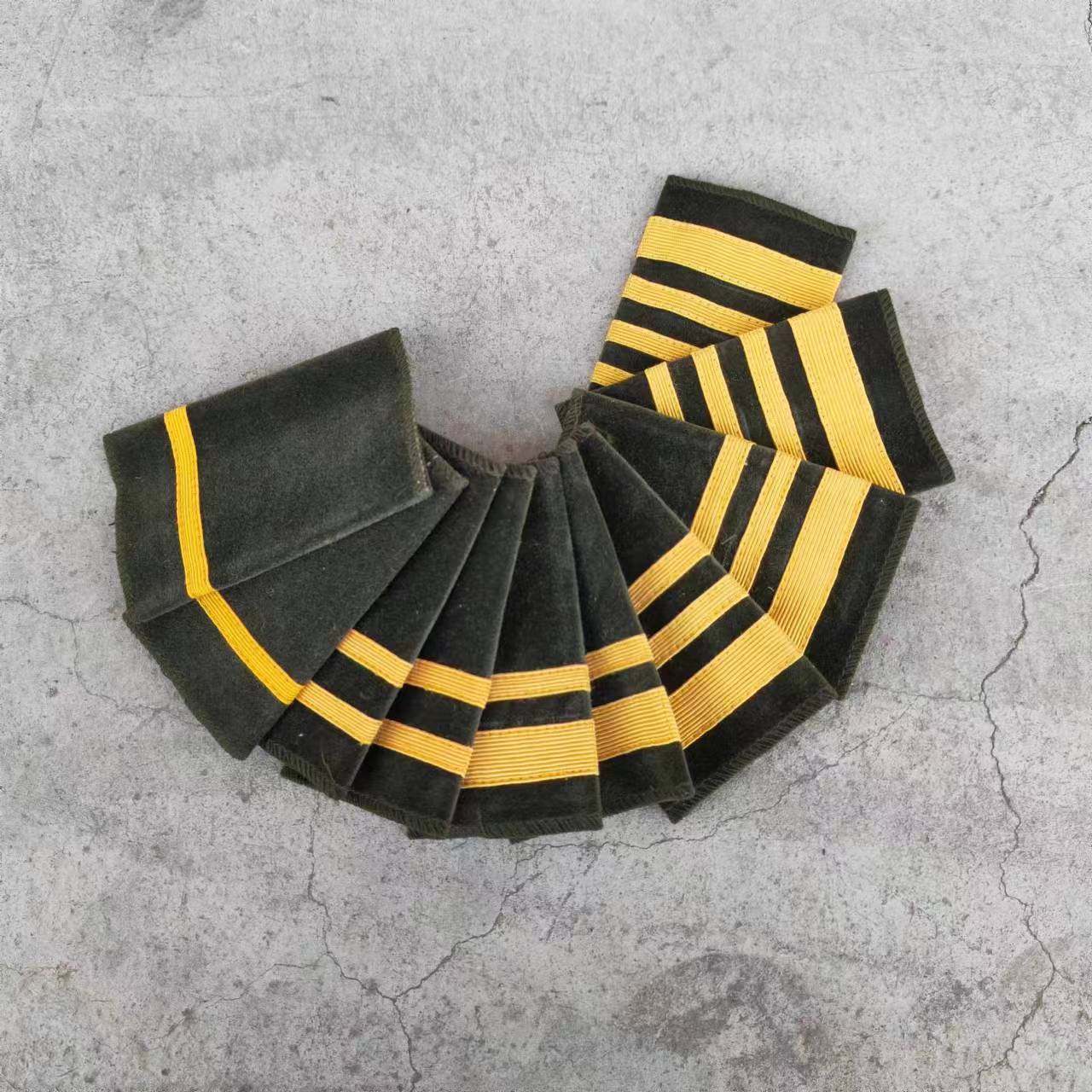 库存正品70~80年代墨绿绒布面黄杠肩章软套章主题收藏青春回忆