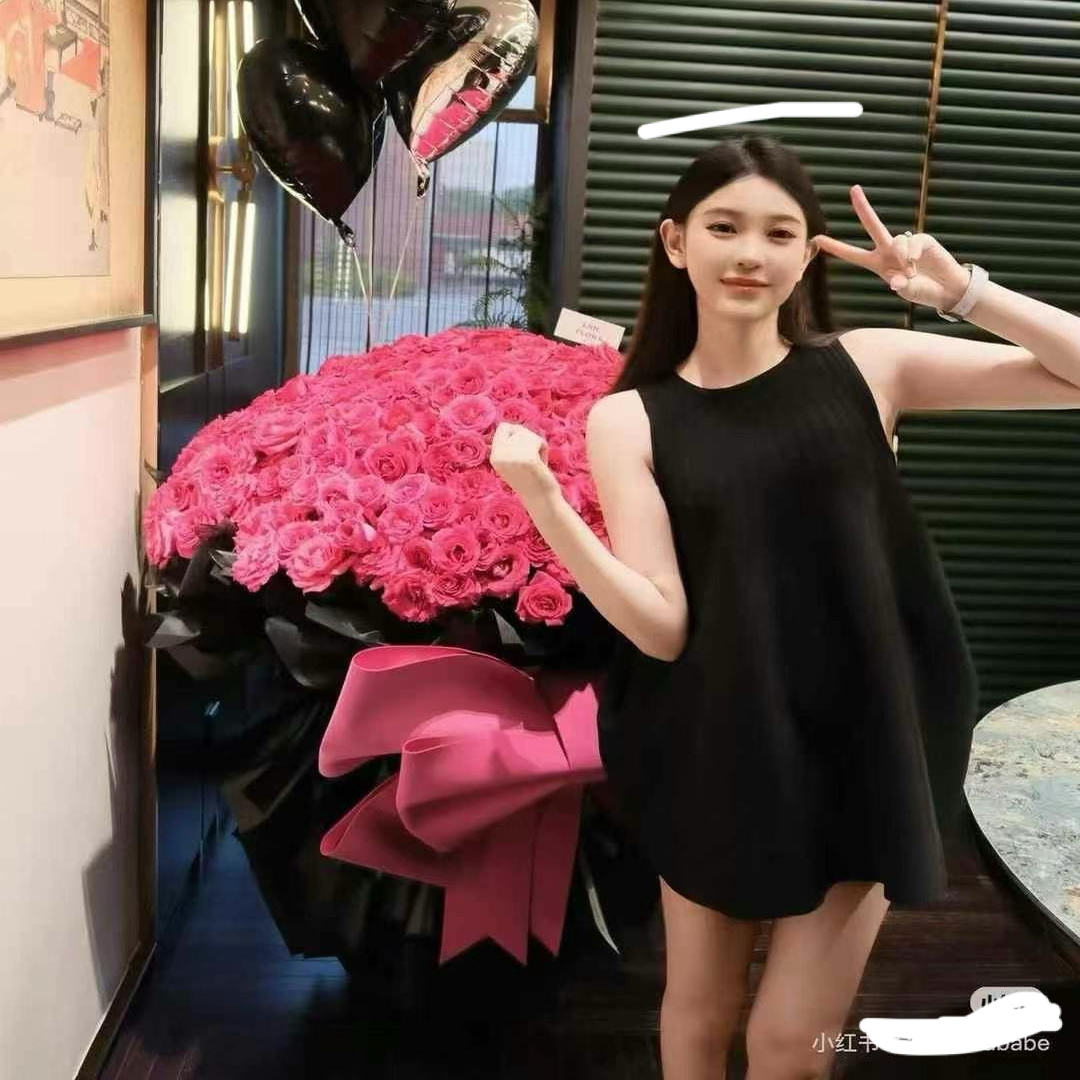 裙子2025新款今年流行爆款超好看独特漂亮小个子法式黑色连衣裙女