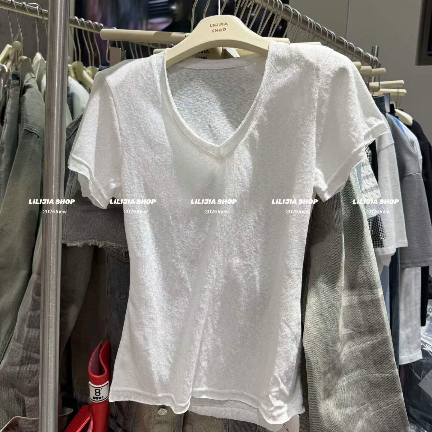 2026新款韩式百搭显瘦V领短袖T恤女纯棉简约纯色面膜上衣极简风潮