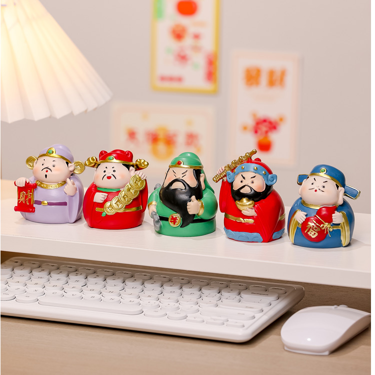 五路财神爷电脑工位摆件家用办公室收银台桌面装饰小摆件卡通公仔