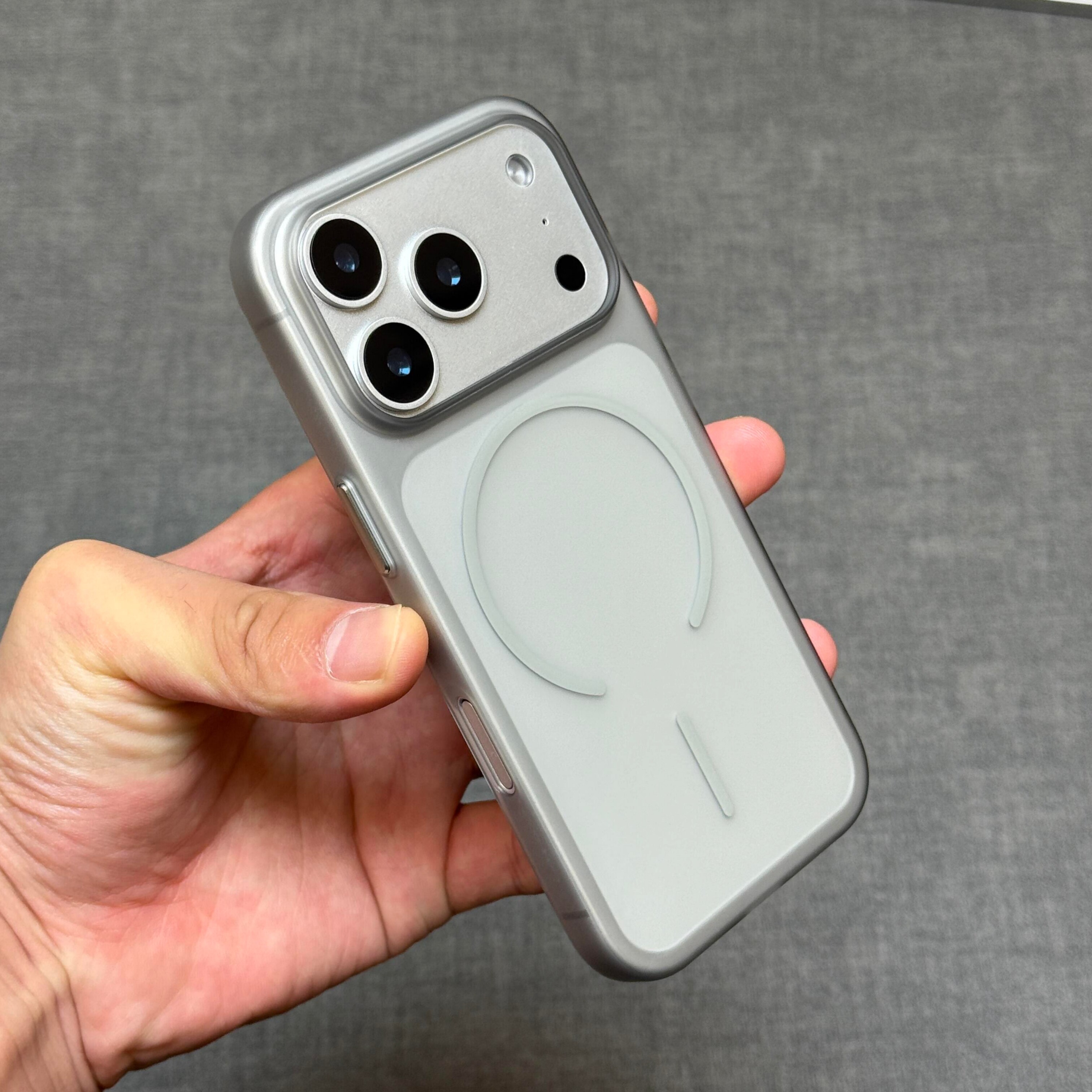 内置磁吸细圈雾面肤感钛灰色适用苹果17promax手机壳iPhone16promax磨砂AIR硬壳15plus半透明14pro不会发黄13