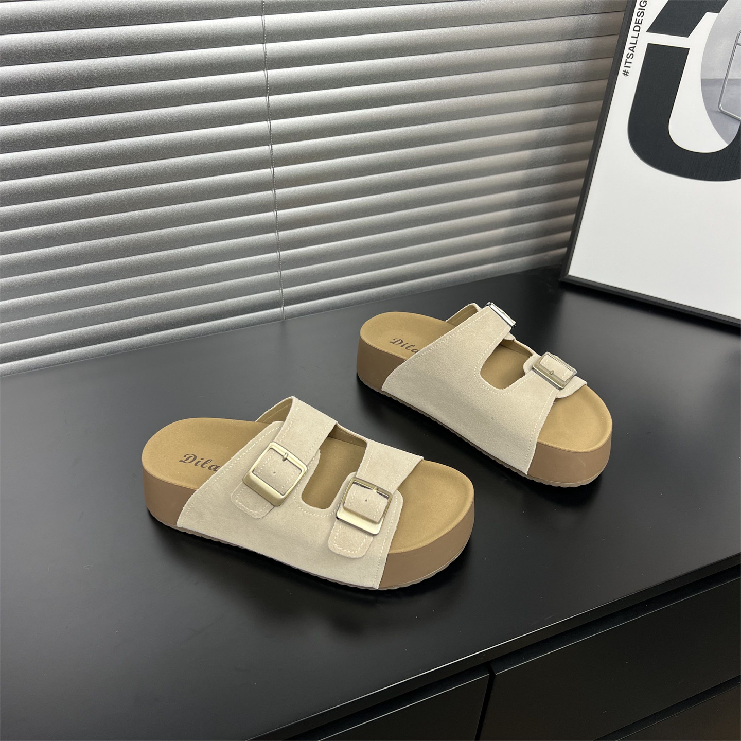 真皮厚底勃肯一字拖女外穿2026夏季新款搭扣露趾休闲百搭凉拖鞋