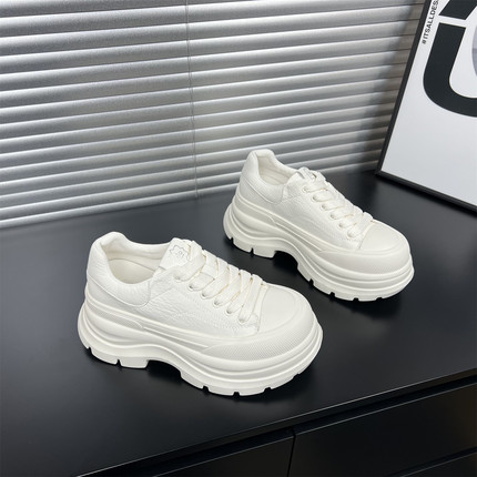 真皮小个子7cm轻便厚底小白鞋2026春季新款时尚女休闲百搭松糕鞋