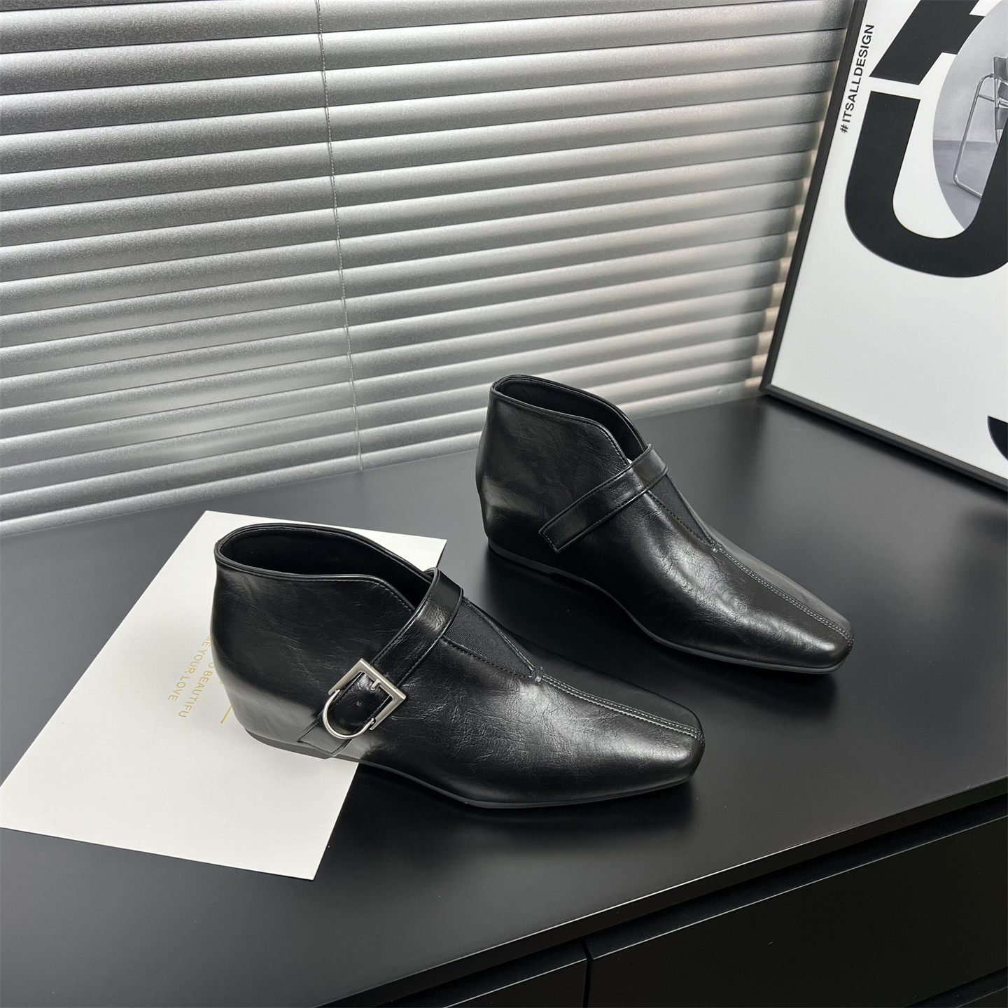 尖方头5cm内增高短靴女2026新款皮带轻职风小跟鞋高帮鞋及踝靴女